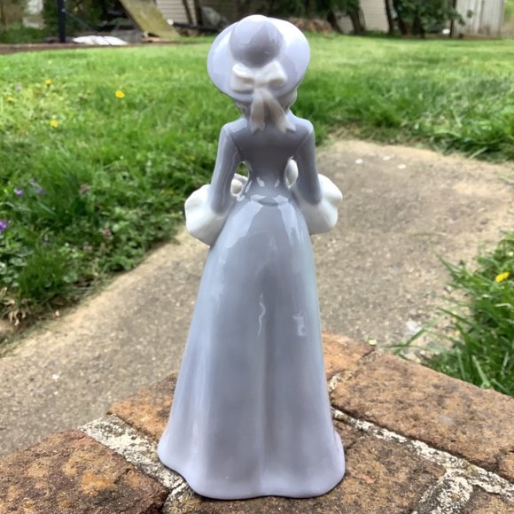 Vintage Harvey Knox Porcelain Lady Figurine Decoration - Picture 2 of 5